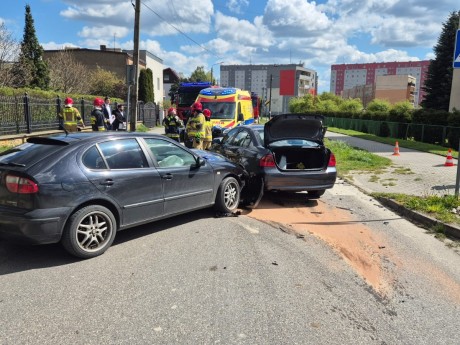 Wypadek w Skarżysku-Kamiennej. Dwie osoby w szpitalu