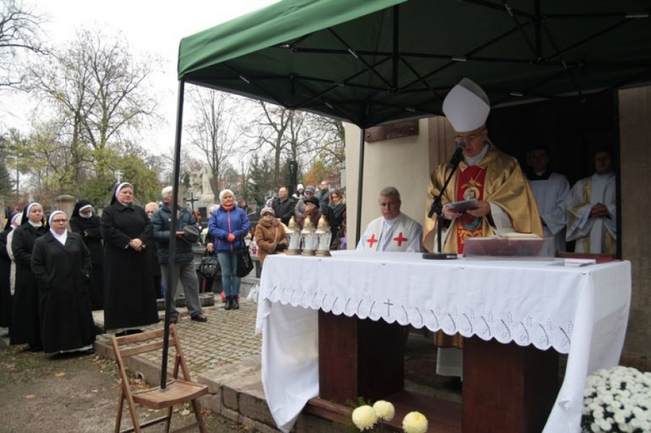 Nie będzie Mszy Świętych na cmentarzach