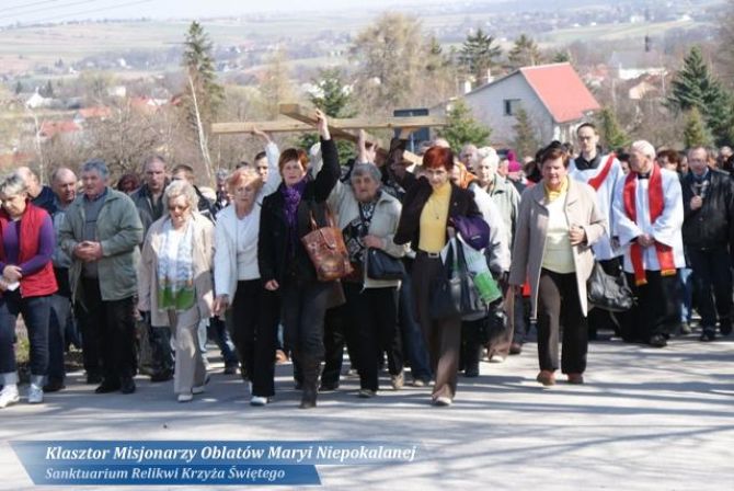 Droga Krzyżowa na Święty Krzyż