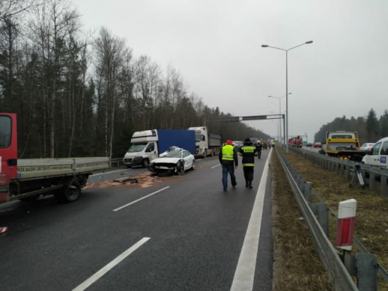 [AKTUALIZACJA] Karambol na węźle Wiśniówka. Zderzyło się siedemnaście aut!