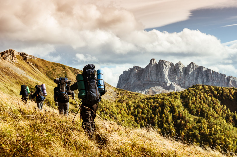 Jakie cechy powinny mieć jesienne spodnie trekkingowe? Materiał partnera