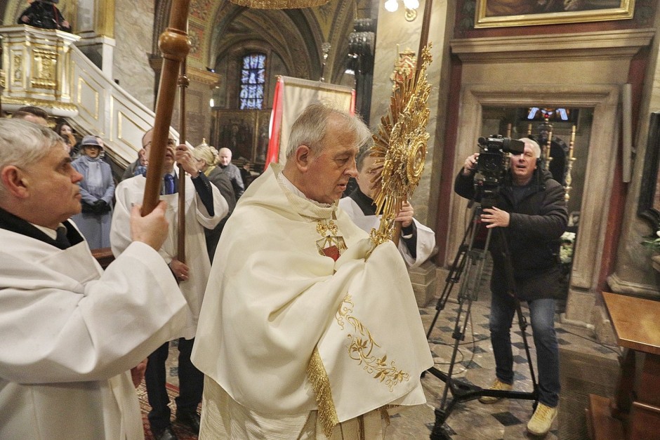 Msza Rezurekcyjna w katedrze. Biskup Jan Piotrowski: Zmartwychwstanie jest źródłem odnowy ludzkiego życia