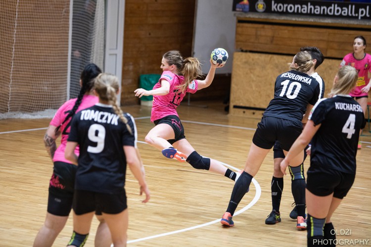 Korona Handball podejmuje najgroźniejszego rywala w walce o awans