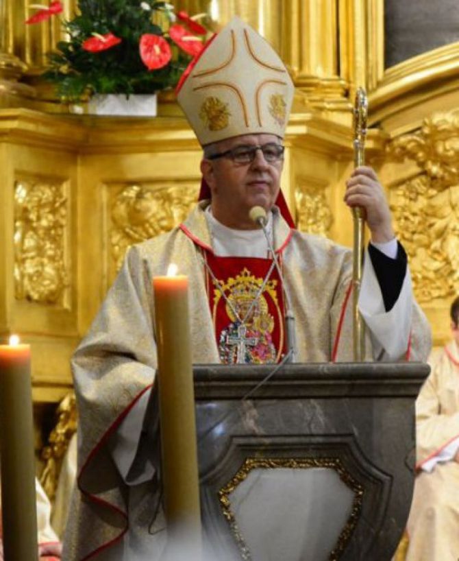 Bp Piotrowski: Boże Narodzenie jest świętem wiary w Syna Bożego