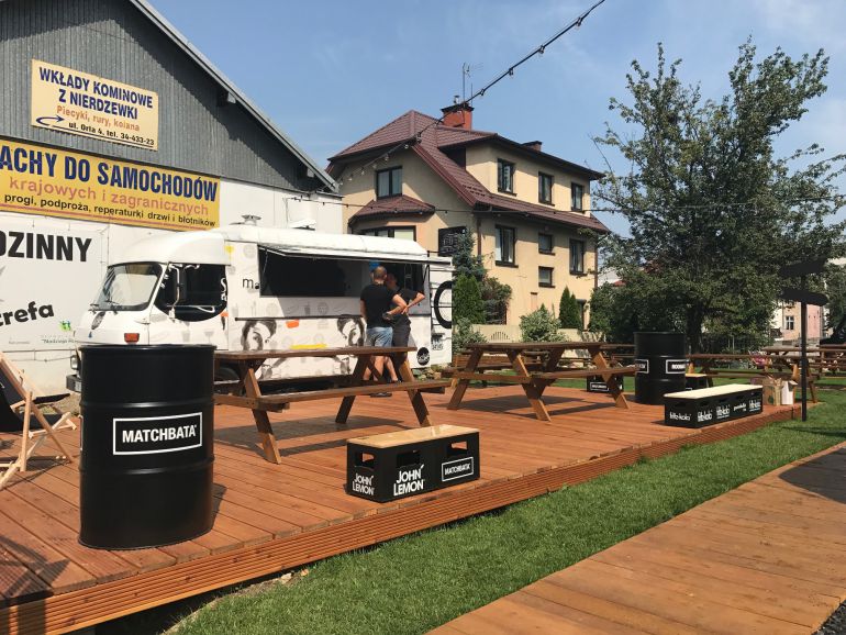 [FOTO] Foodtrucki na stałe zaparkowały przy Orlej