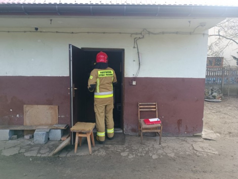 Pożar w Zrębinie. W środku budynku zwęglone ciało