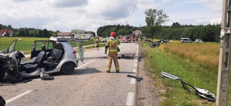 Wypadek w Chełmcach. Dwie osoby w szpitalu, w tym 8-letnia dziewczynka