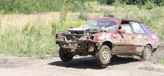 Kolejny raz będą ścigali się wrakami samochodowymi