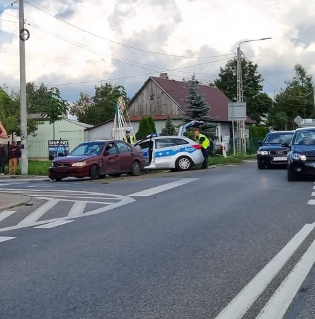 Uderzył w dwa samochody i uciekł. Kolizja w Radlinie