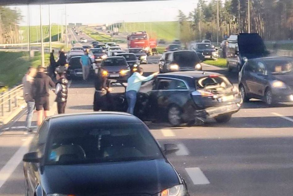 "Siódemka" zablokowana. Doszło do wypadku w Brzegach