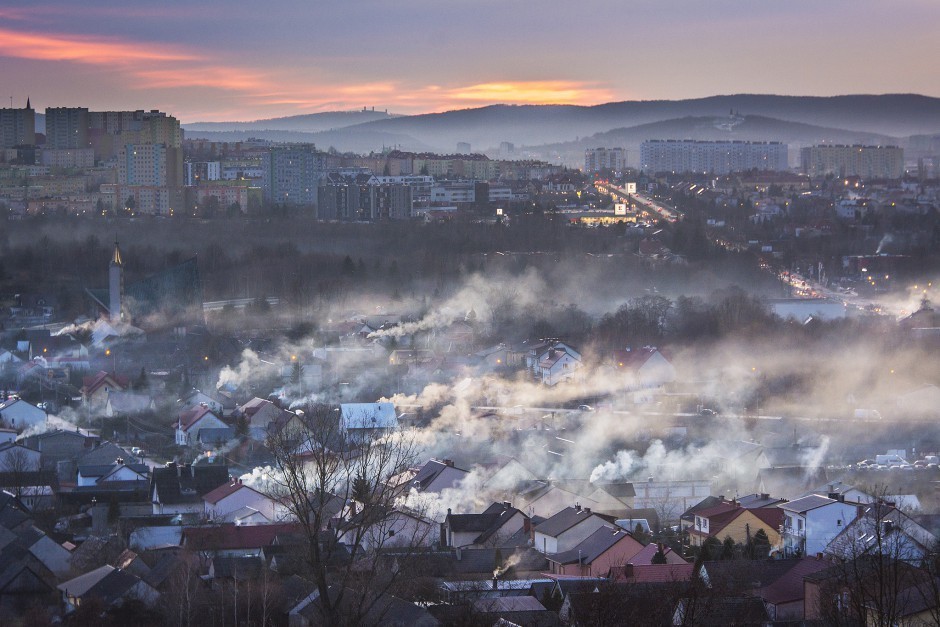 Zużyty olej i meble. To trafia do naszych palenisk