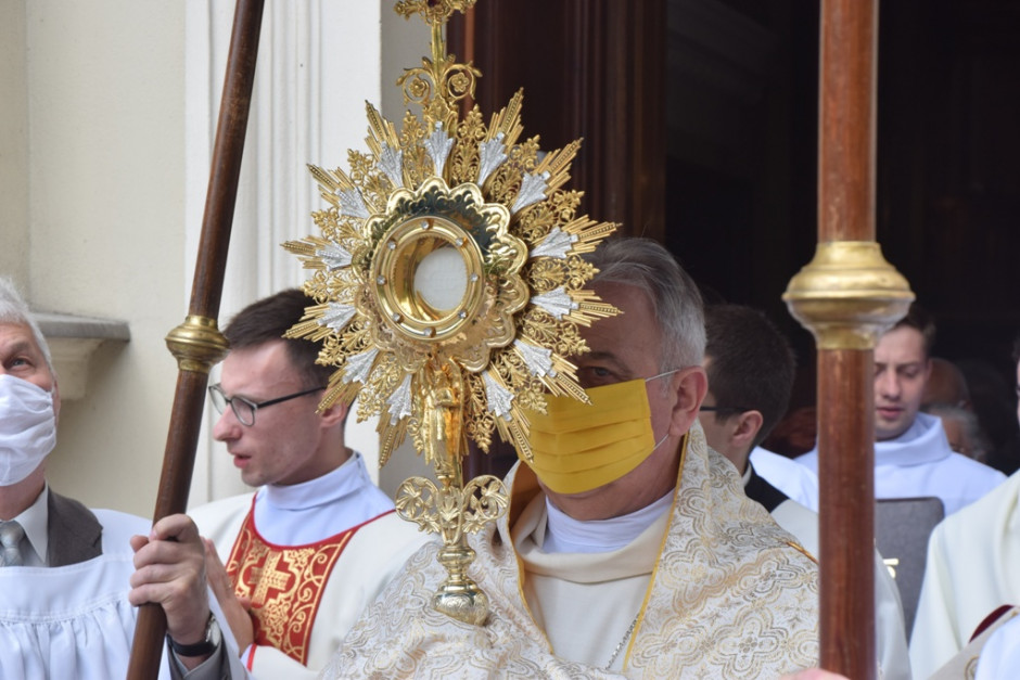 [FOTO] Bp Jan Piotrowski: Uwierzmy Jezusowi i z radością powracajmy na Eucharystię