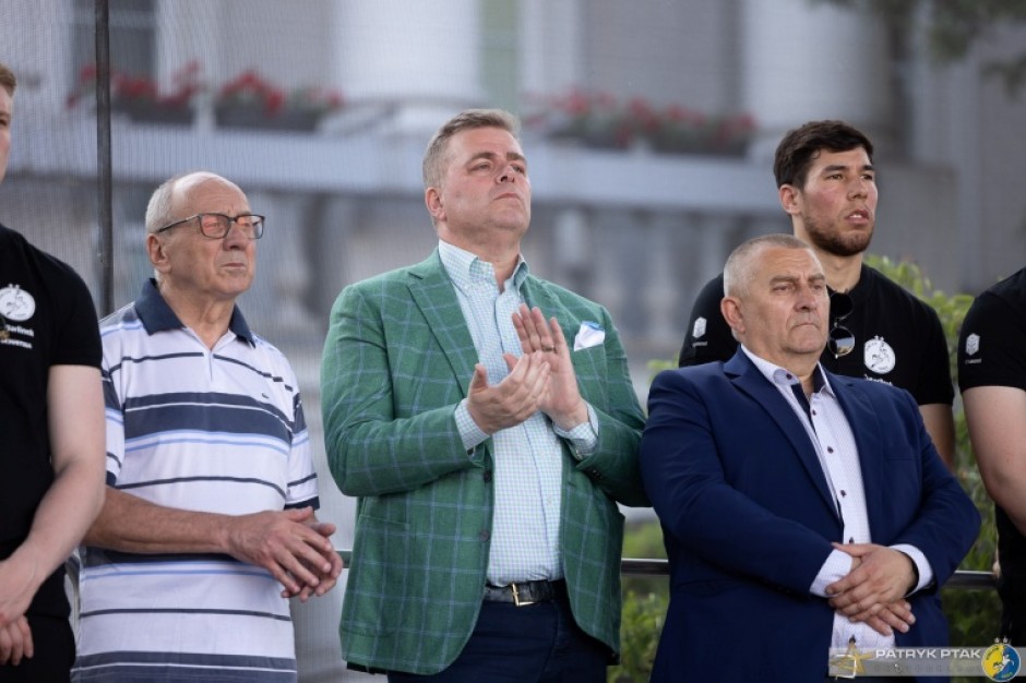 Status quo w sprawie mistrzów z Kielc. Wiemy, że nic nie wiemy