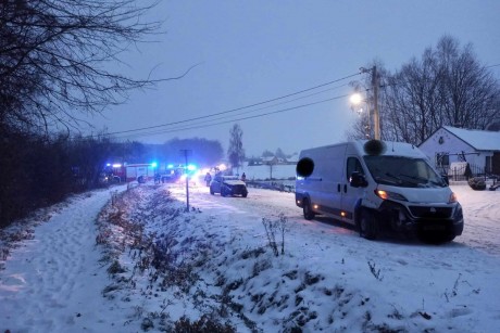 Wypadek w powiecie ostrowieckim. Droga jest zablokowana