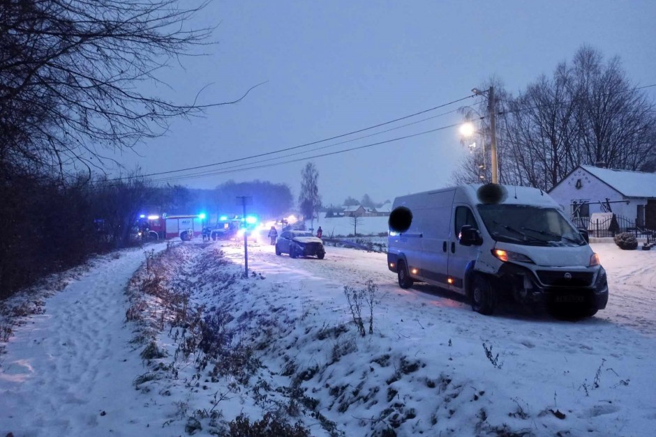 Wypadek w powiecie ostrowieckim. Droga jest zablokowana