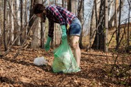 Śmieci w lasach to wciąż ogromny problem. „Przybywa ich na bieżąco”