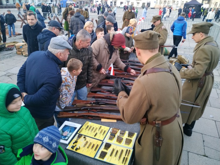 [VIDEO] Mogliśmy poczuć się jak na Westerplatte. Wyjątkowa inscenizacja na Placu Wolności