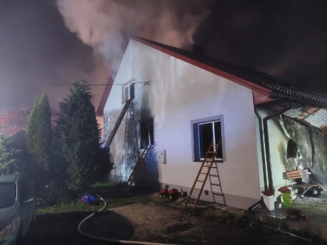 Czteroosobowa rodzina zginęła w nocnym pożarze domu…