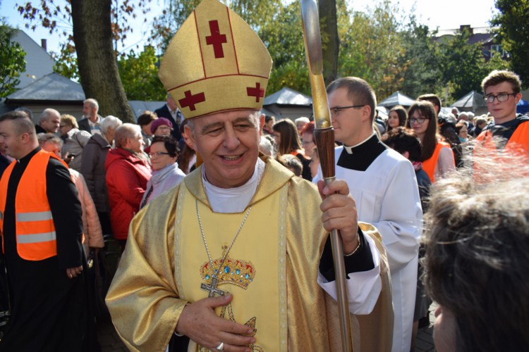 Ks. Bp Jan Piotrowski: Eucharystia to żywa obecność Chrystusa