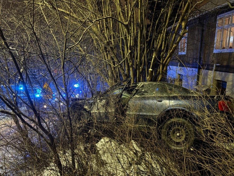 Policyjny pościg ulicami Kielc. Dwóch funkcjonariuszy trafiło do szpitala