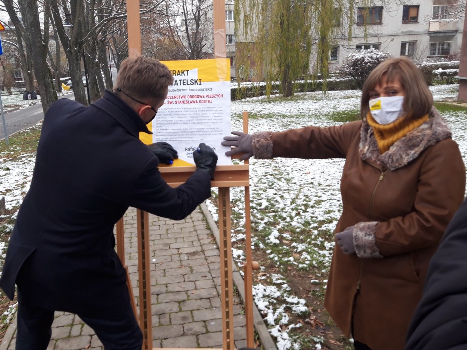 Działacze Szymona Hołowni zawarli kontrakt. Będą pisać petycje