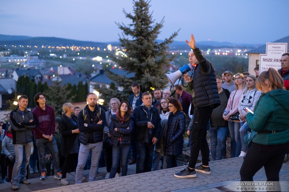 [FOTO] Setny raz nocą zwiedzali Chęciny