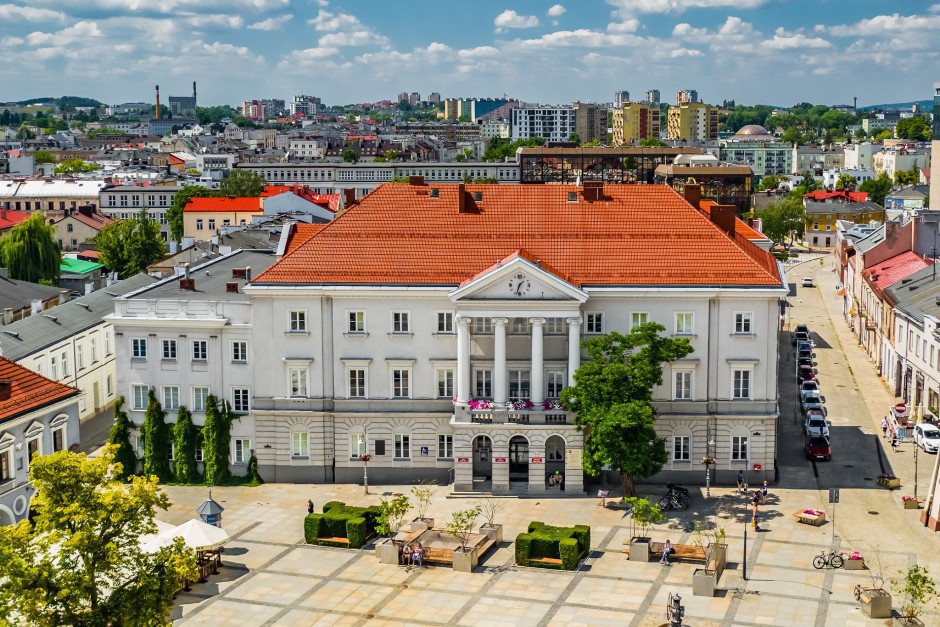 Zielony rynek i rewitalizacja skweru Sendlerowej coraz bliżej