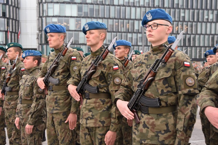 [FOTO] „Ogromne wyróżnienie”. Elewi z Bukówki przysięgali w Warszawie