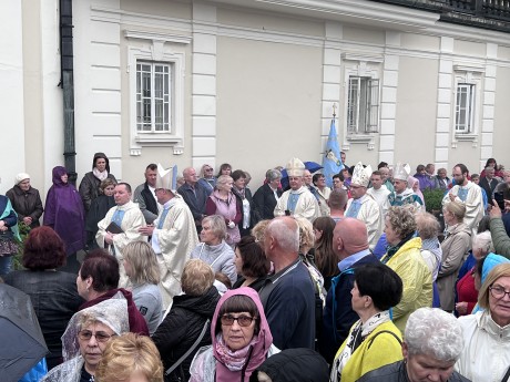 Pielgrzymka Żywego Różańca na Jasną Górę. Biskup Jan Piotrowski koncelebrował Mszę Świętą