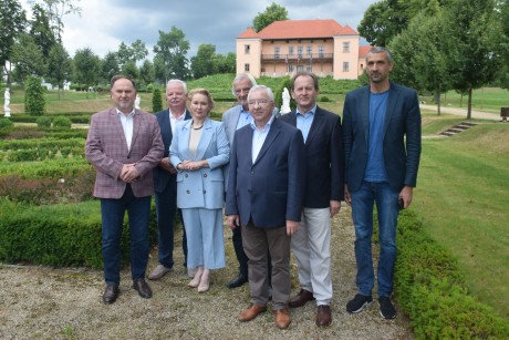 W Podzamczu rozmawiali o polskiej wsi. Wśród gości wicemarszałek Ryszard Terlecki