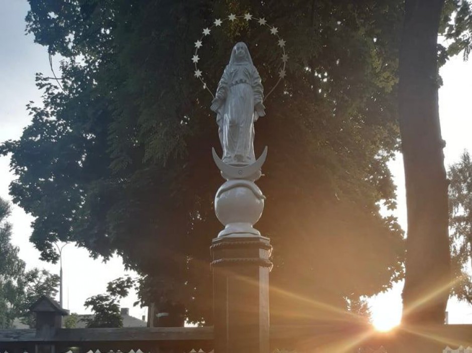 Prawie stuletnia figura Maryi na Białogonie odnowiona