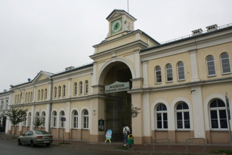 Pracownicy Urzędu Miasta kontrolują Muzeum Zabawek i Zabawy