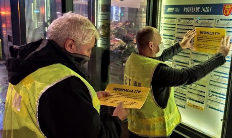 Zmiany w kursowaniu autobusów. Pracownicy ZTM oplakatowali przystanki