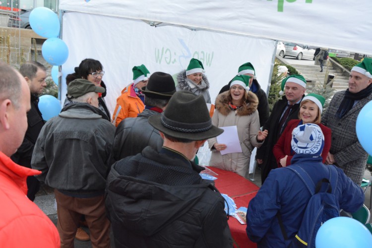 Jedno pytanie i choinka nasza! Akcja ekologiczna na Placu Artystów