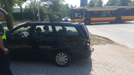 Wypadek z udziałem autobusu. Seniorka w szpitalu