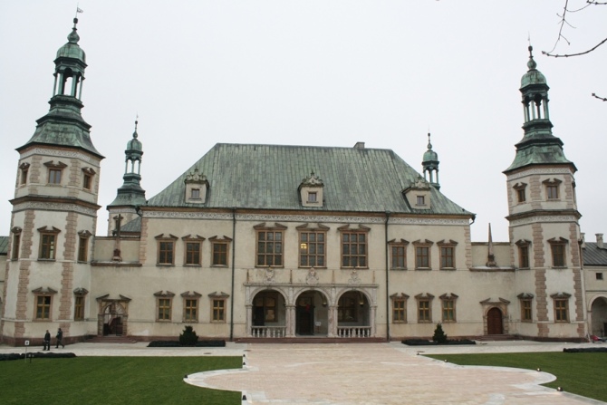 Dziedziniec już gotowy