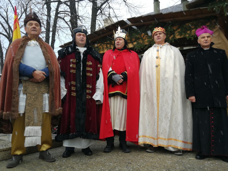 [FOTO] Za nami uroczystość Trzech Króli. Biskup Marian Florczyk: „Jezus przynagla nas do wzajemnego szacunku”.