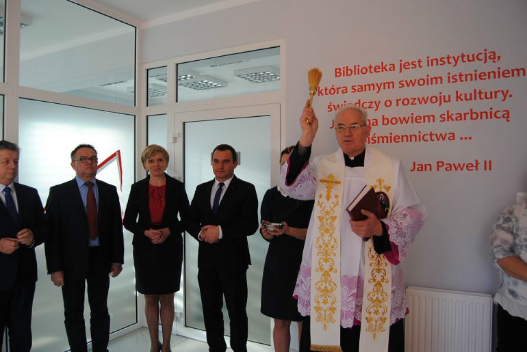 Włoszczowa: otwarto bibliotekę z plusem