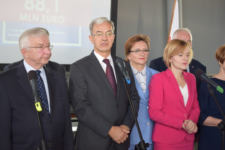 Minister Kwieciński krytykuje marszałka Jarubasa
