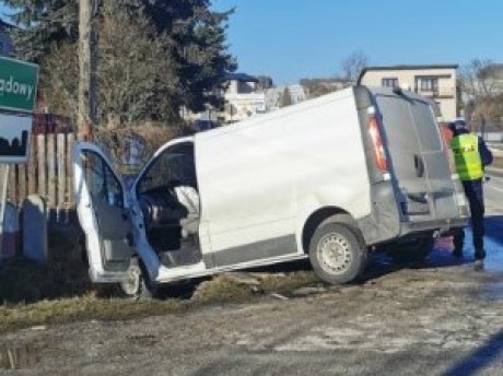 Wypadek w gminie Bodzentyn. Dwie osoby trafiły do szpitala