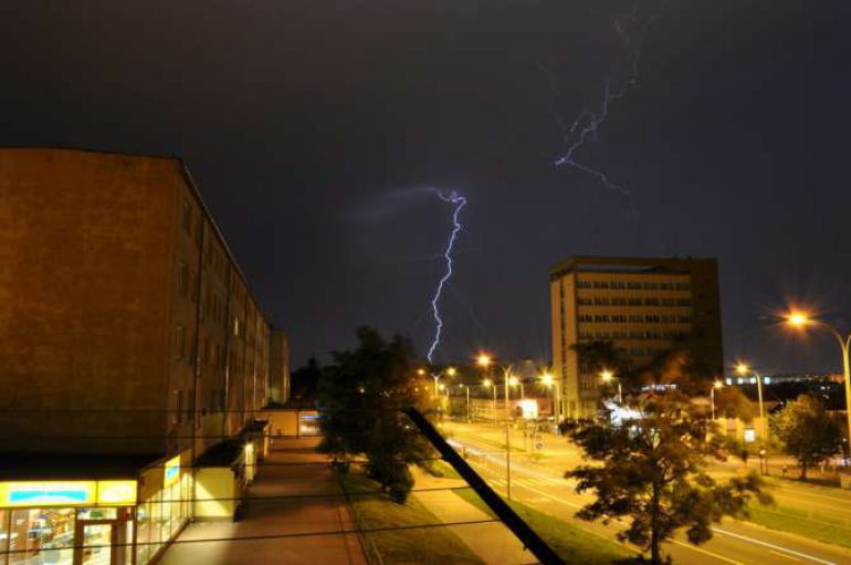 Alert pogodowy: Silne opady deszczu w Świętokrzyskiem