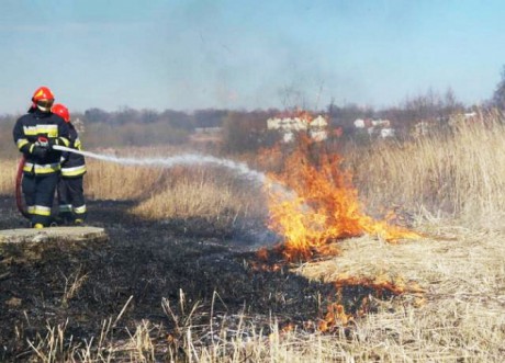 Stop wypalaniu traw! W ciągu tygodnia 21 pożarów