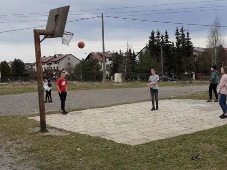 [INTERWENCJA] Tak ma wyglądać miasto sportu? Mieszkańcy Dąbrowy chcą boiska