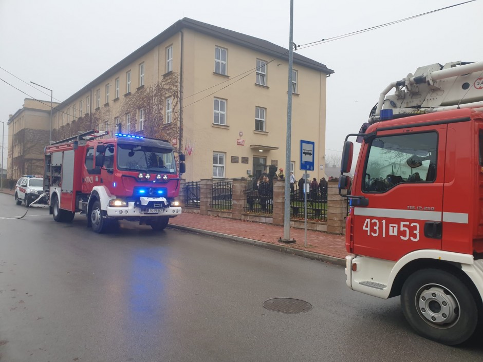 Pożar w koneckiej szkole. Ewakuowano uczniów i nauczycieli