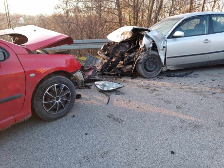 Zderzenie dwóch aut w Czerwonej Górce. Jedna osoba w szpitalu