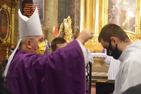 Biskup Jan Piotrowski w Środę Popielcową: Walka ze złem nigdy nie była przeciw komuś