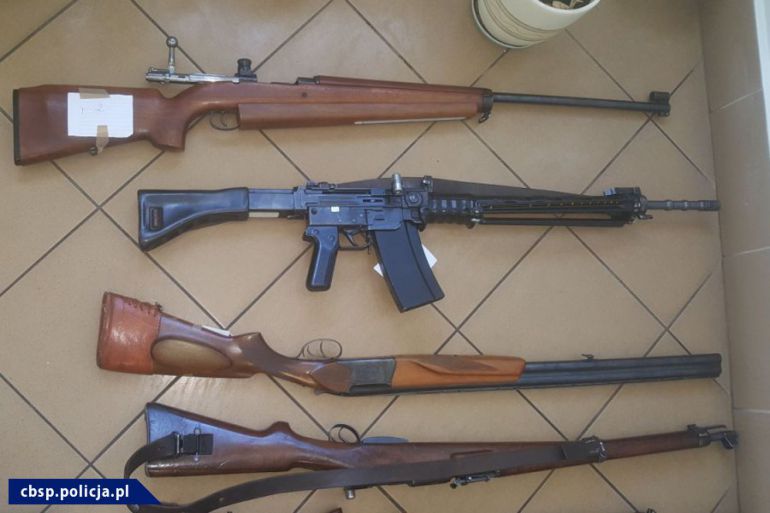 Policjanci zatrzymali handlarzy bronią