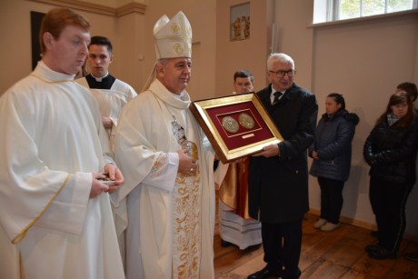 Biskup Jan Piotrowski poświęcił kaplicę w Domu św. Jana Pawła II Pietraszkach