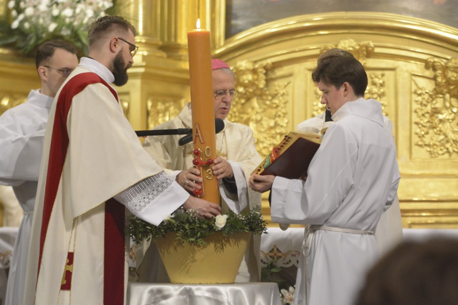 [FOTO+AUDIO] Biskup Jan Piotrowski: Oznajmiajmy światu, że Jezus żyje