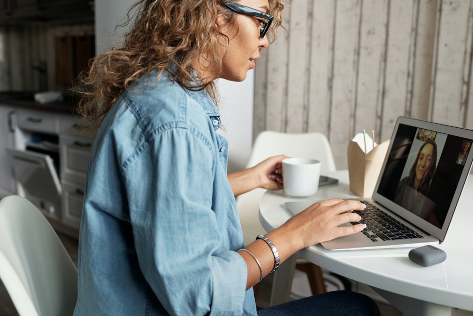 Jak Internet zmienił nasze relacje w dobie pandemii? "Cierpimy na samotność"